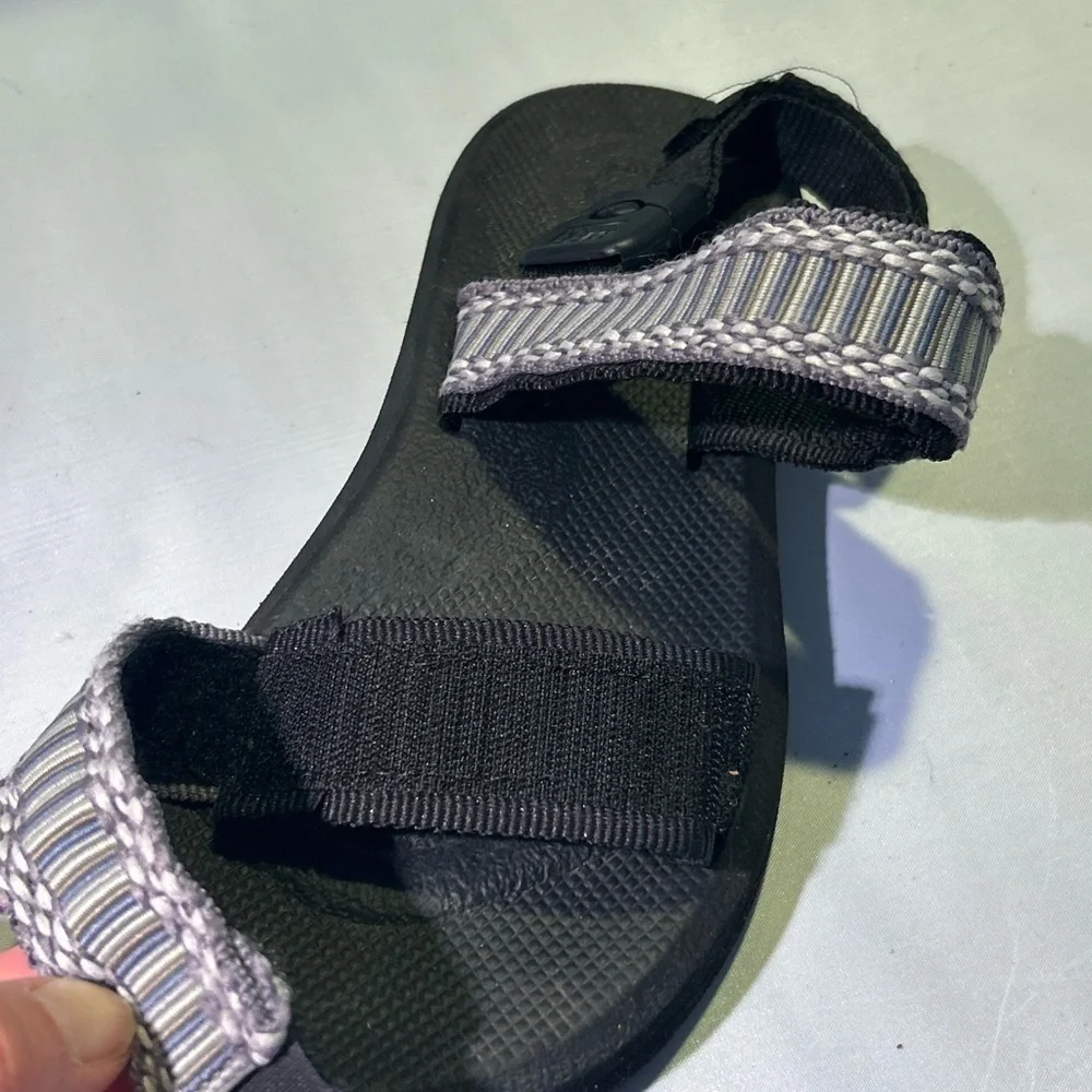 Reef Convertible Gray and Black Sandals Youth size 4